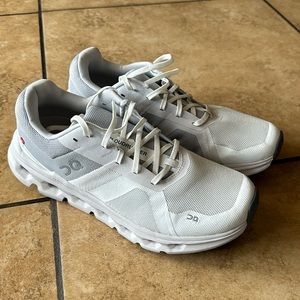 Women On Cloudrunner Shoes size W9.5